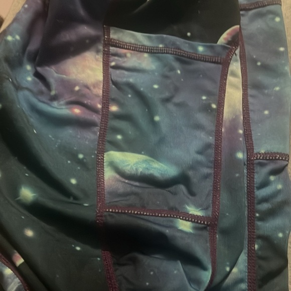 Tank & Galaxy capri length leggings (M) - Picture 5 of 8